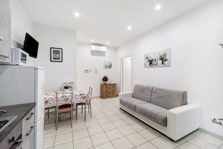 Holiday Apartment "La Ballerina di Alassio" with Terrace & Wi-Fi in Laigueglia