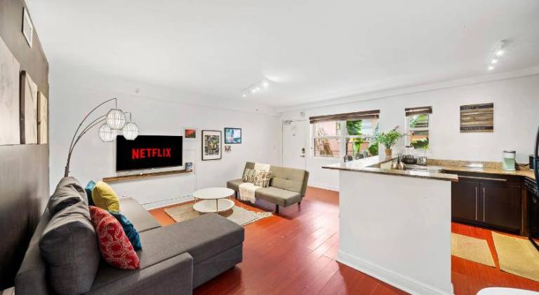 South Beach Family & Pet Friendly with Free Parking in Miami Beach, FL