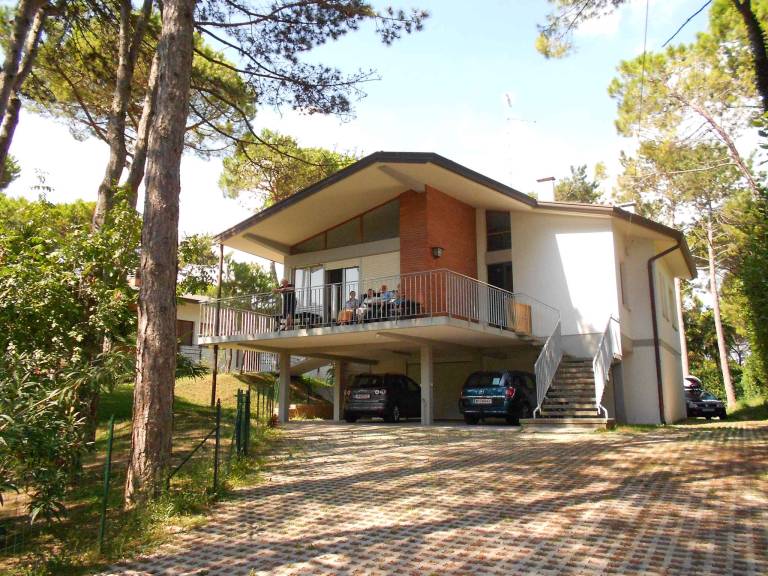 Holiday home with jacuzzi — photo 4