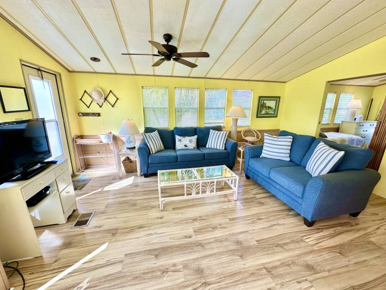 Bungalow with private pool & jacuzzi | River view — photo 4
