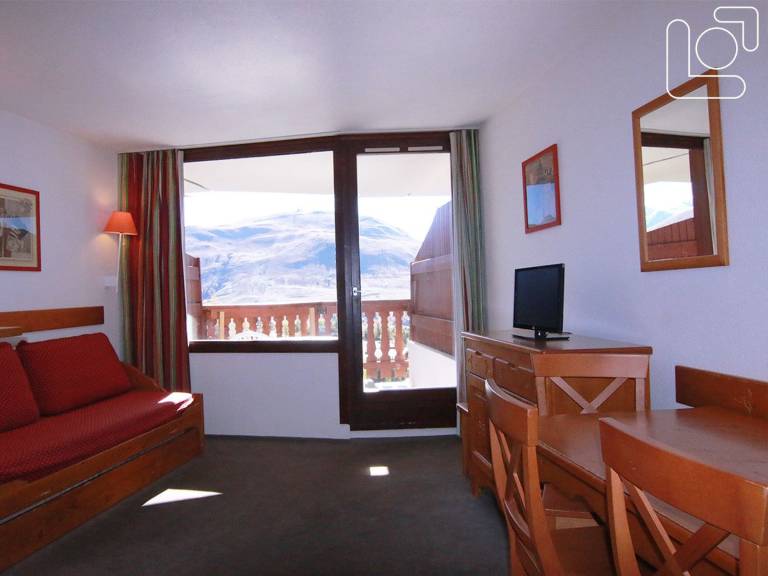 2-Room Apt for 6 near Ski Slopes, Shops & Amenities – South/East Balcony, Pet Friendly, Alpe d'Huez — photo 4