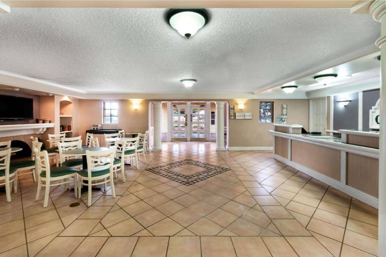 La Quinta Inn by Wyndham Albuquerque Northeast — photo 2