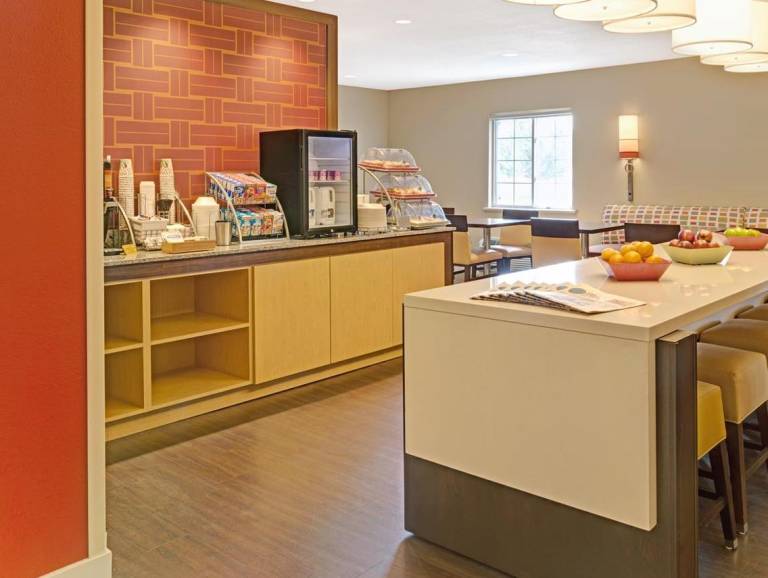 MainStay Suites Omaha Old Mill — photo 4