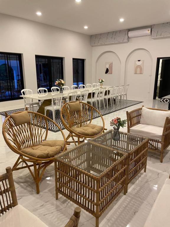Villa with yard, pool & grill | Pet-friendly — photo 4
