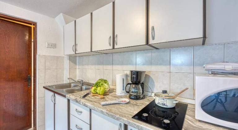 House with 2 rooms for 6 persons — photo 4