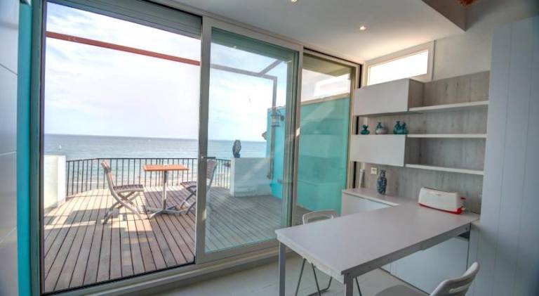 Rental apartment with patio — photo 3