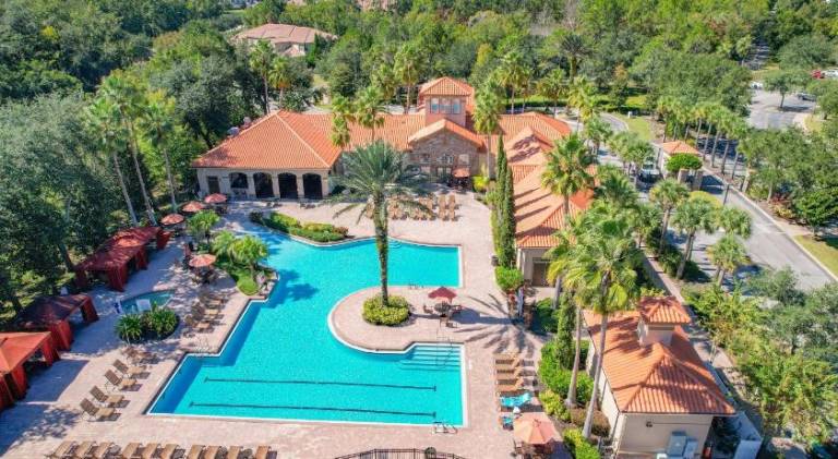 Apartment with pool & jacuzzi | Pets are welcome — photo 4