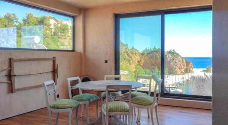 Apartment with terrace — photo 5