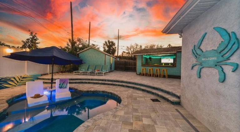 House with pool in Treasure Island, FL