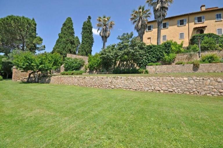Villa with patio, yard & private pool — photo 3