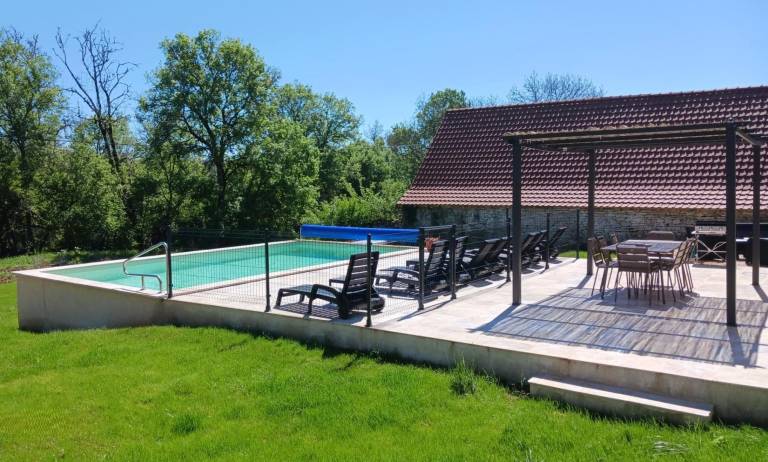 Gite with yard, grill & private pool — photo 2