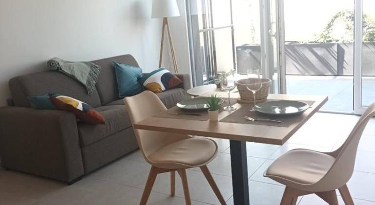 Charming serviced apartment with terrace | Pets allowed in Agde