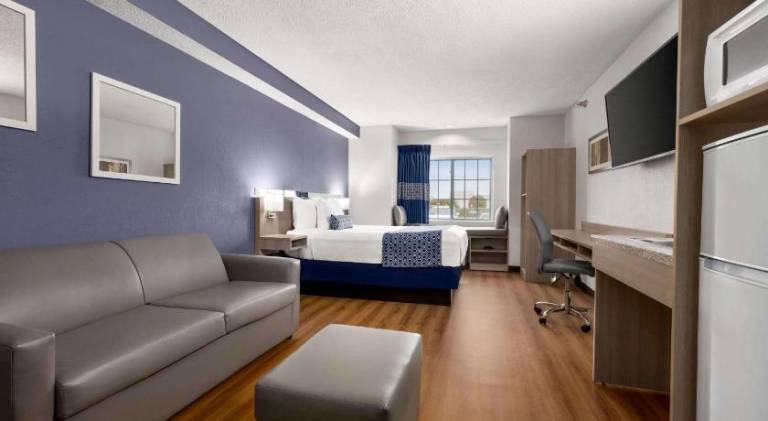 Microtel Inn & Suites by Wyndham Lincoln — photo 2