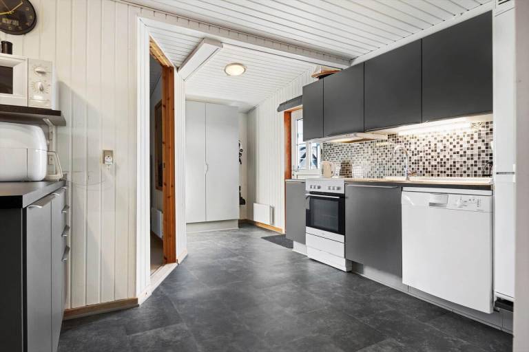Vacation home with BBQ & terrace — photo 3