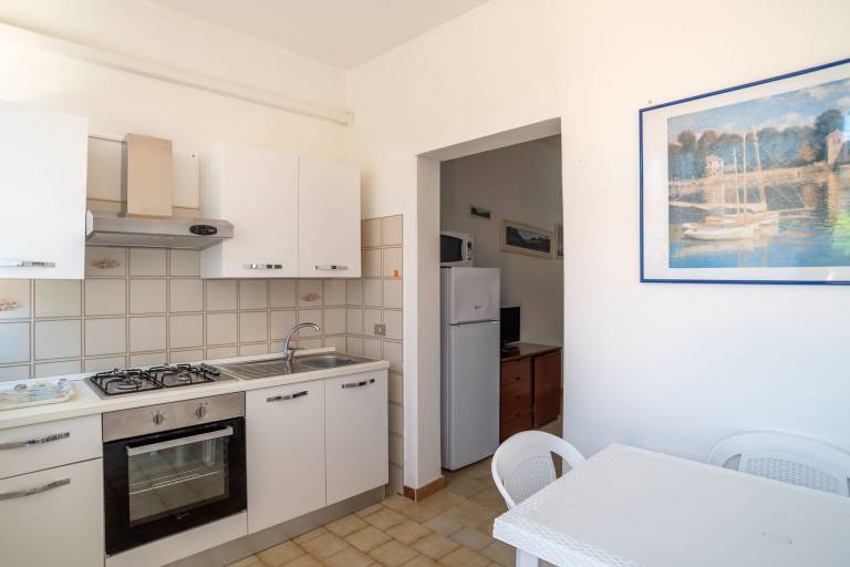 Apartment with yard & terrace — photo 3