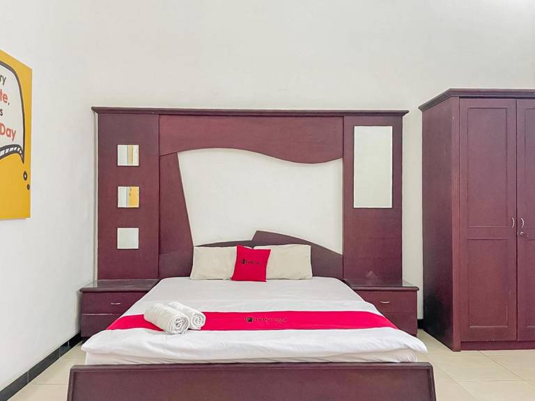 RedDoorz LeDug Tretes