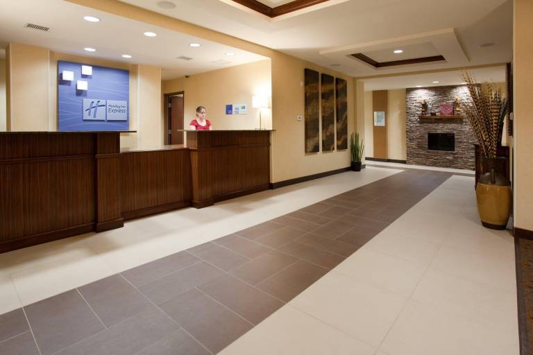 Holiday Inn Express Hotel & Suites Lamar By IHG — photo 4