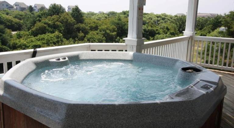 Vacation home with jacuzzi & pool — photo 5