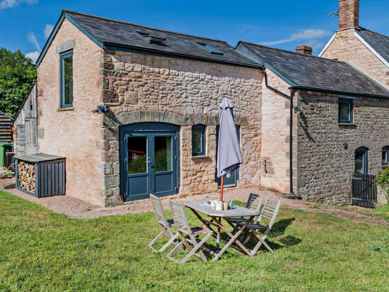 Cottage with 2 rooms for 4 persons in Gloucester