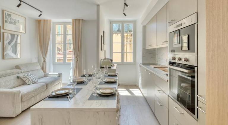 Holiday apartment with 2 rooms for 6 persons in Menton