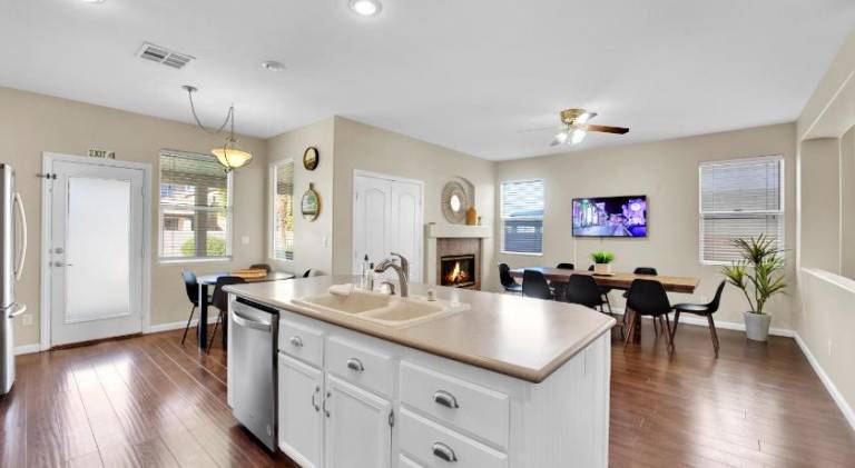 Vacation home with pool & hot tub | Good for workation — photo 5
