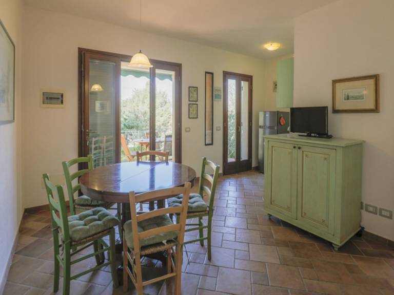 Holiday apartment with yard & barbecue — photo 3