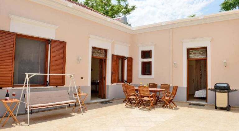 Villa with 3 rooms for 7 persons in Rhodes