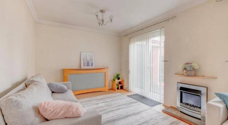 House with 1 room for 6 persons in Redditch