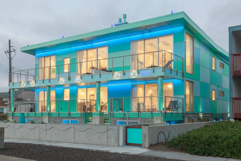 Condo Pacifica
