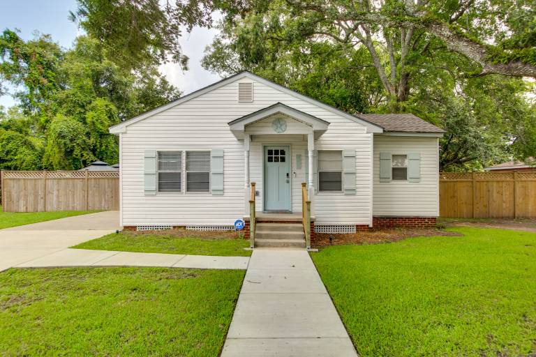 Walk to Beach, Gazebo w/ Hot Tub: Gulfport Gem! — photo 4