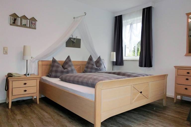 FW Gartenblick unten mt Himmelbett