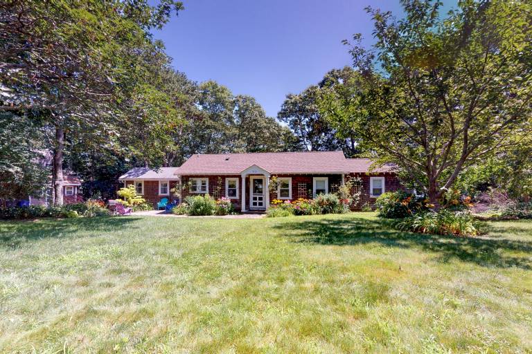 House  Waquoit Village