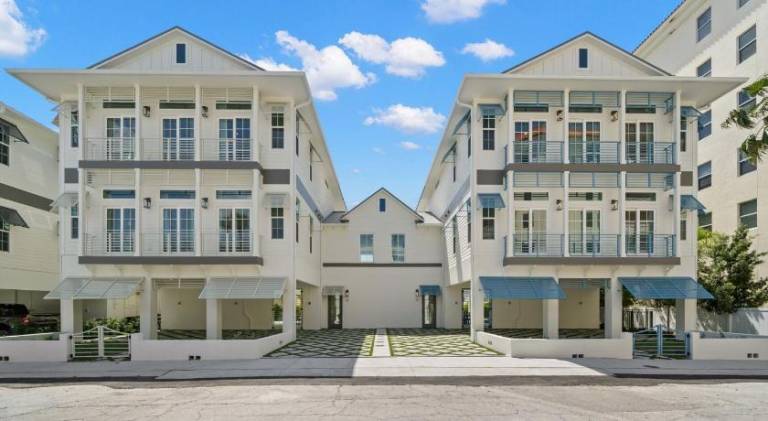 The Akoya & Pearl Houses at the Gemma - 2 Homes with Private Pools Just Steps to Clearwater Beach in Clearwater, BC