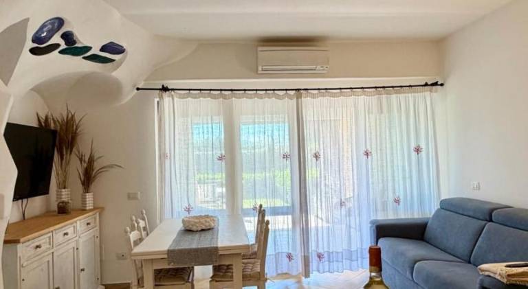 House with patio, yard & BBQ in Arzachena