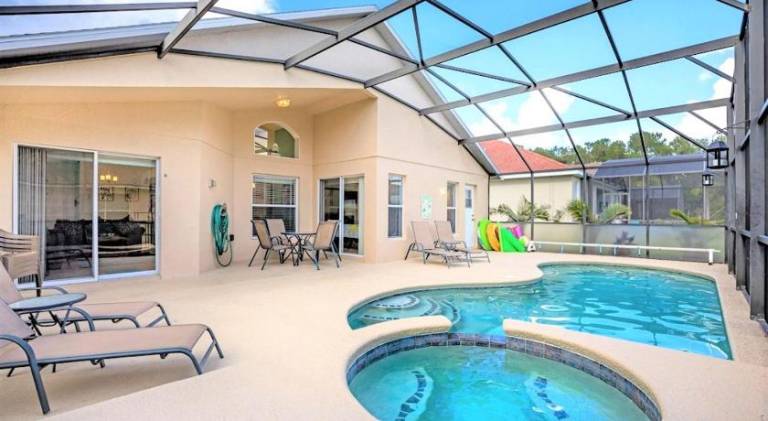 Villa with hot tub & pool | Pets are welcome in Kissimmee, FL