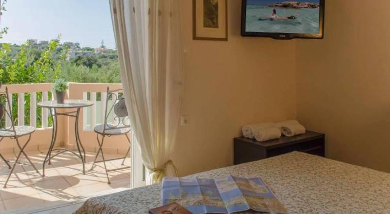 Holiday apartment with terrace, BBQ & garden — photo 2