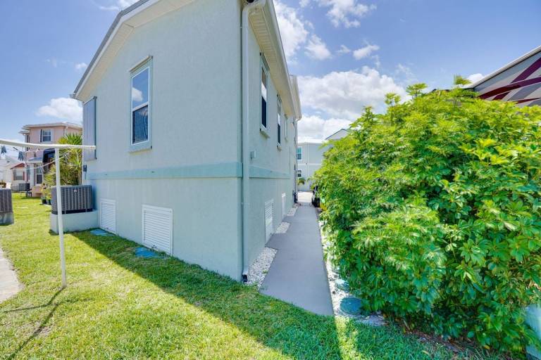 Riverview Beautiful remodeled 2 bd 2 bath beach home on Nettles Island — photo 4