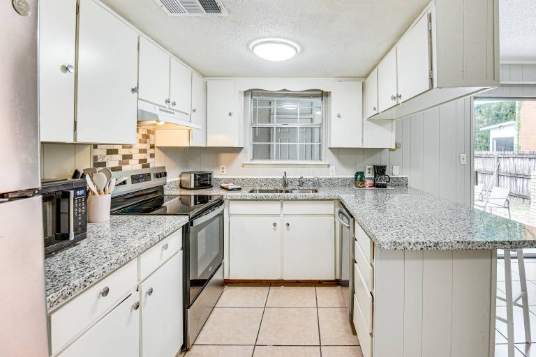 2 Mi to Garniers Beach Park: Pet-Friendly FWB Home — photo 5
