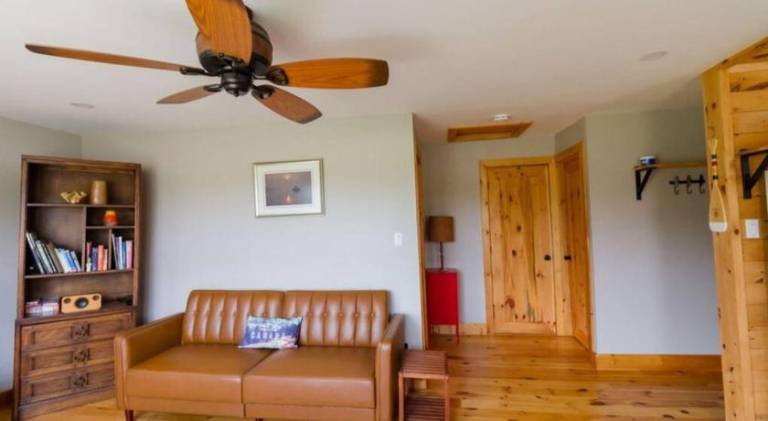 House | Dogs allowed in Prince Edward, ON