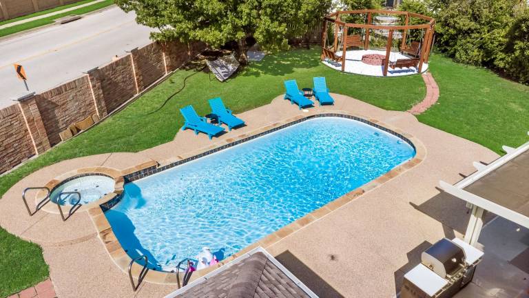 Luxury 6BR Retreat Pool Hot Tub Cinema Game Room