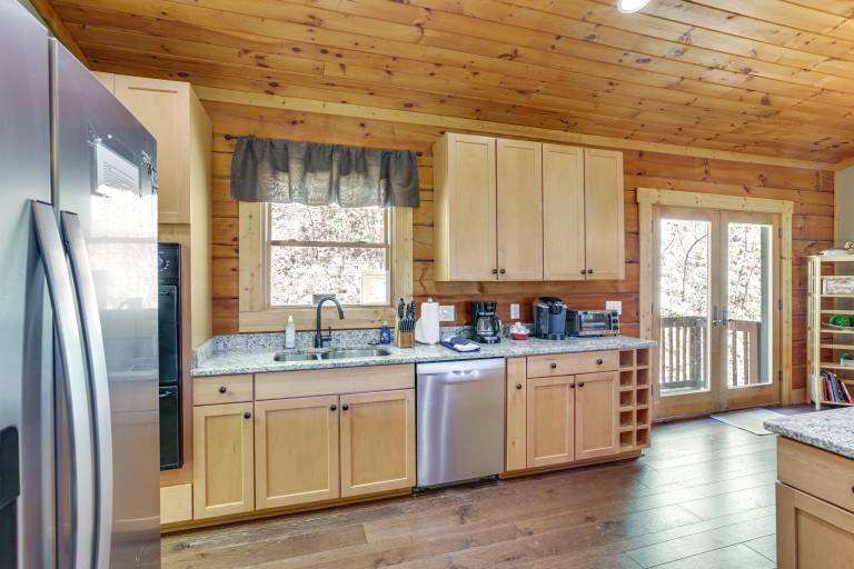 Family Cabin w/ Private Hot Tub & Views in Boone! — photo 5