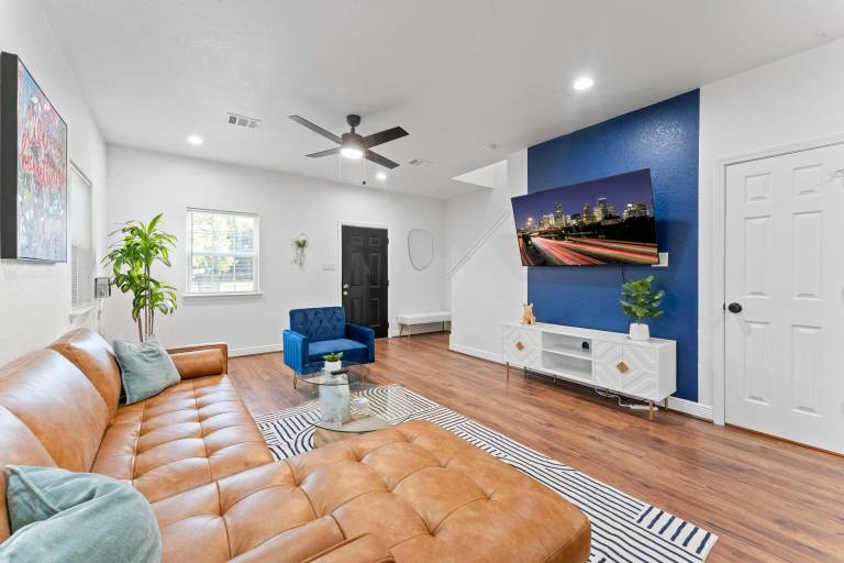 NRG MedCenter 2BD 2 5BA w FencedYard & King Bed
