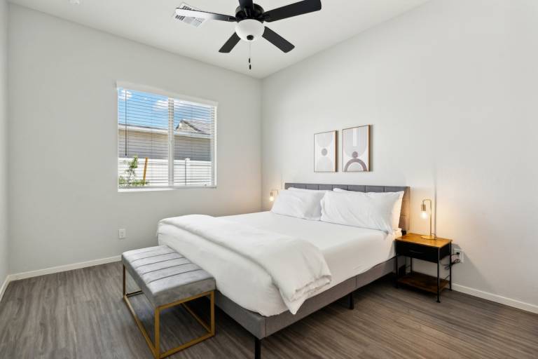 Sunny Contemporary Home in Canopy at Cottonwood — photo 3