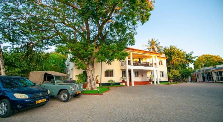 Holiday apartment with garden, pool & patio in Dar es Salaam