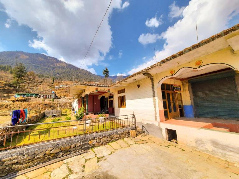 House with yard | Good for workation in Bhatwari