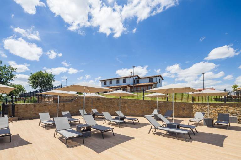 Family-oriented villa with private pool & yard | Pets are welcome — photo 5