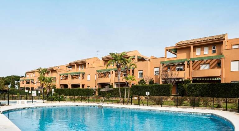 Holiday apartment with garden, pool & terrace in Chiclana de la Frontera