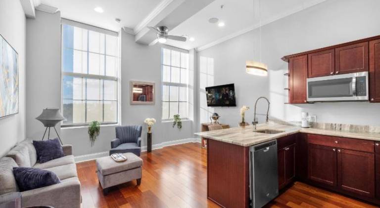 Holiday apartment with pool in Philadelphia, PA