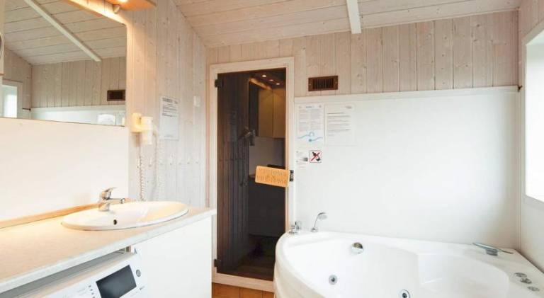 Wonderful vacation home with jacuzzi | Beach nearby | Pet-friendly — photo 2