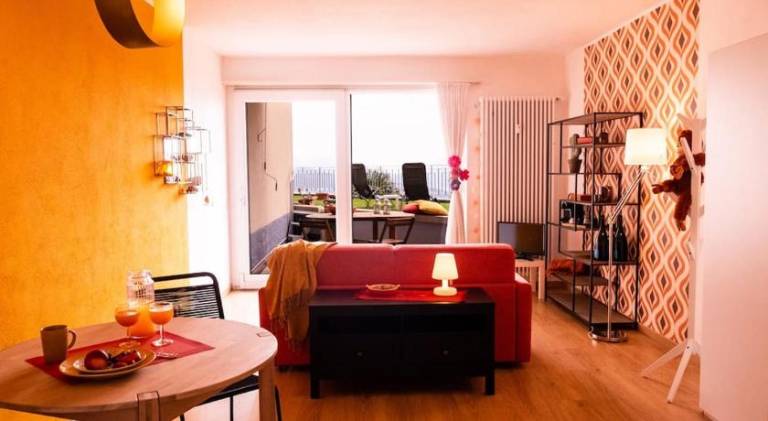 Apartment with garden, grill & private pool in Paradiso